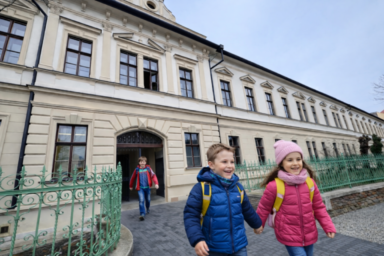 Iskolák a komáromi régióban