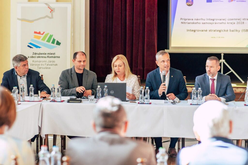 Pracovné stretnutie o Integrovaných strategických balíkoch v Dôstojníckom pavilóne v Komárne